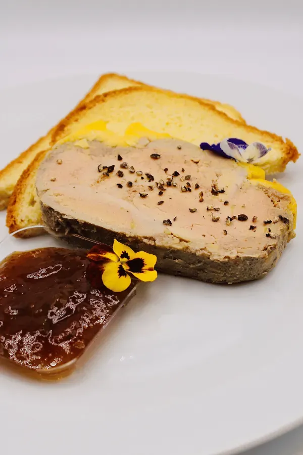 Foie gras du chef, gelée de champagne framboise et brioche - L'Ardoise Arpajon